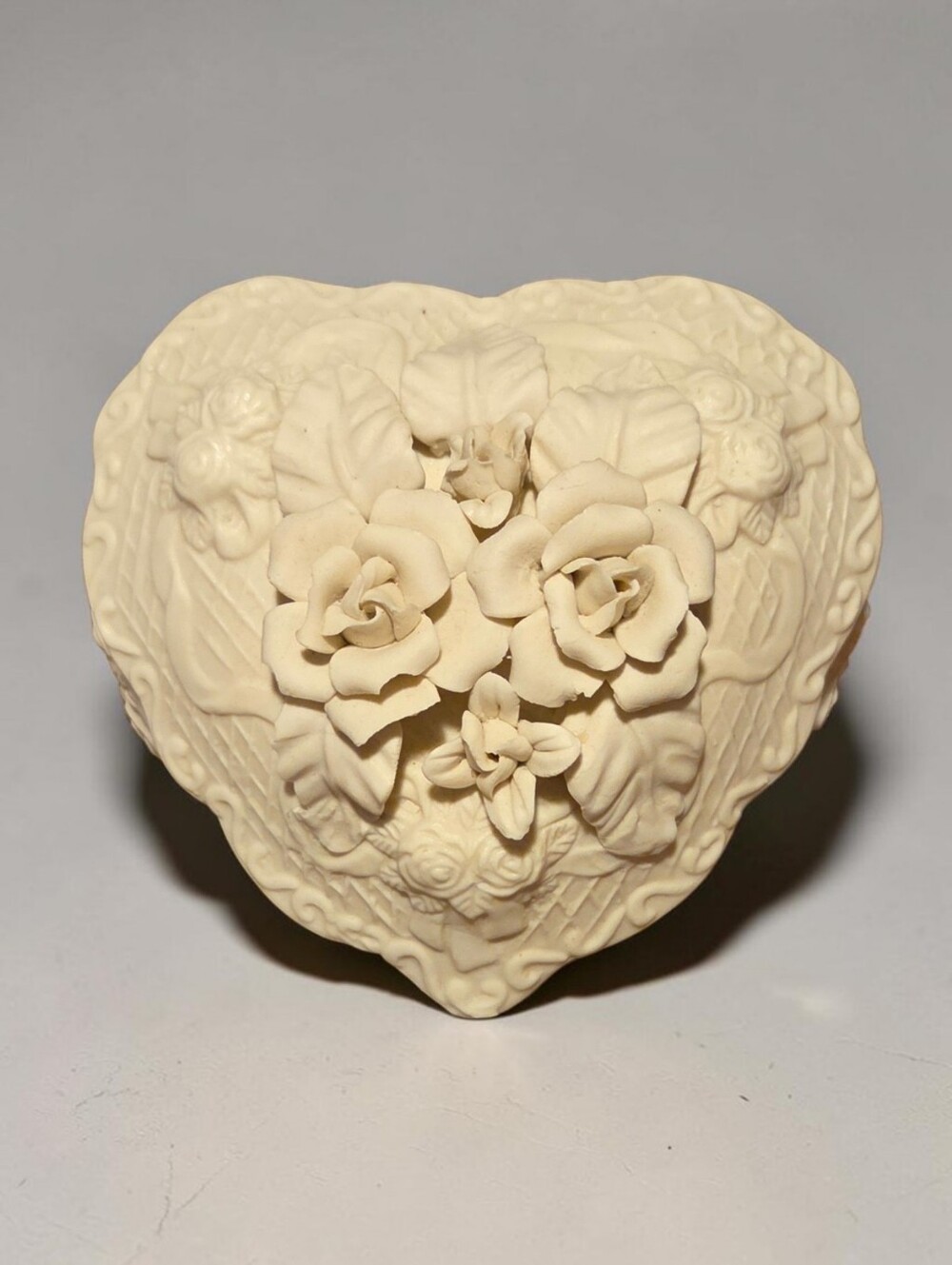 Vintage, Ivory-colored Porcelain or Bisque Heart Shaped Jewelry Trinket Box ♡